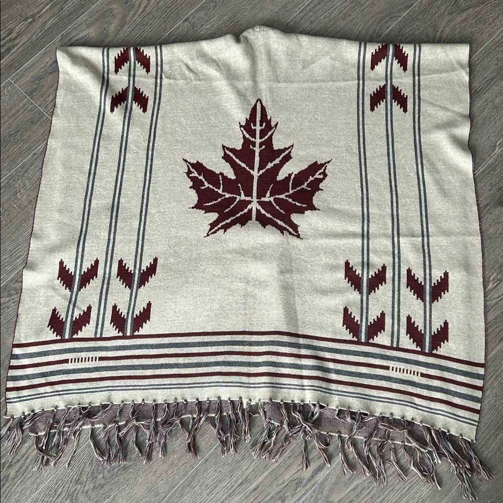 Roots Cotton Blend Fringe Shawl Wrap Maple Leaf Detail BNWOT - Picture 7 of 7